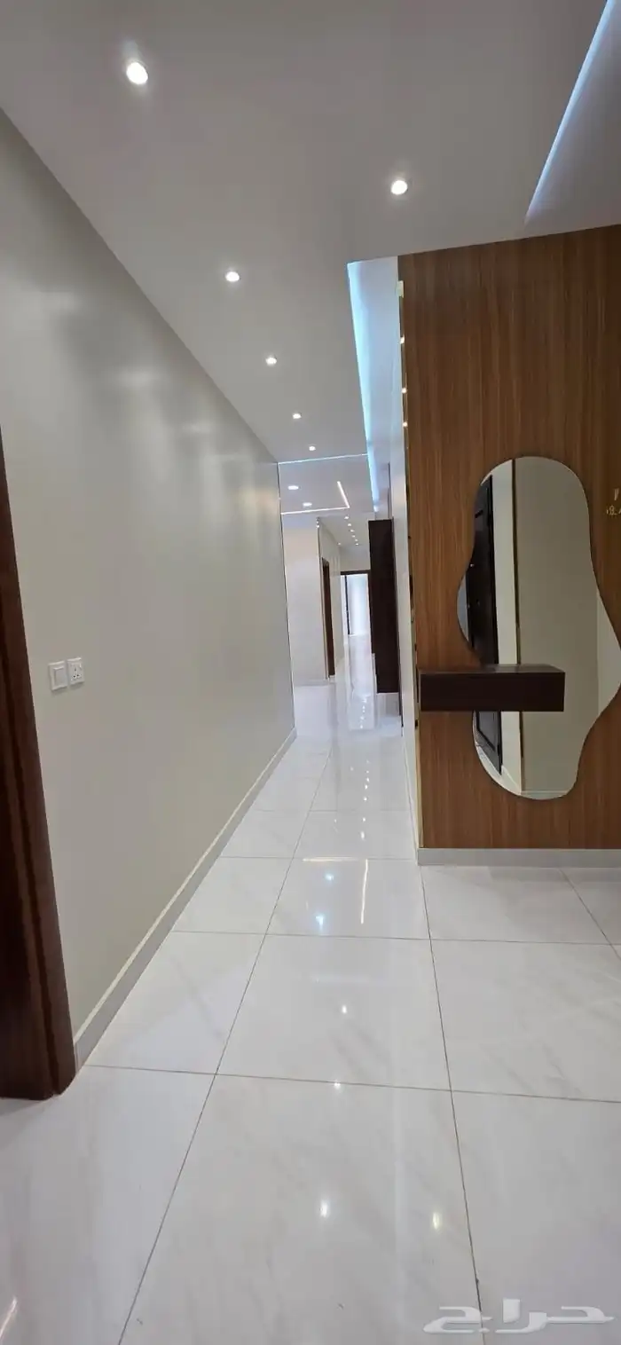 شقة مميزة للبيع في حي العزيزية 0