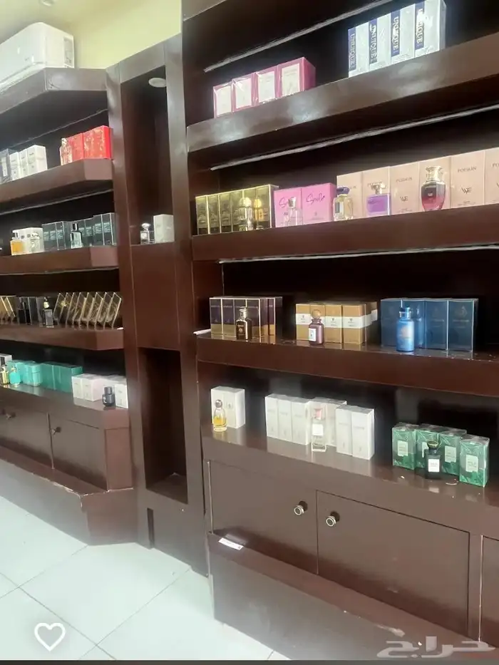 محل عطور وزهور للبيع فرصة لا تعوض عمر المحلات15 سنة للبيع بك 4