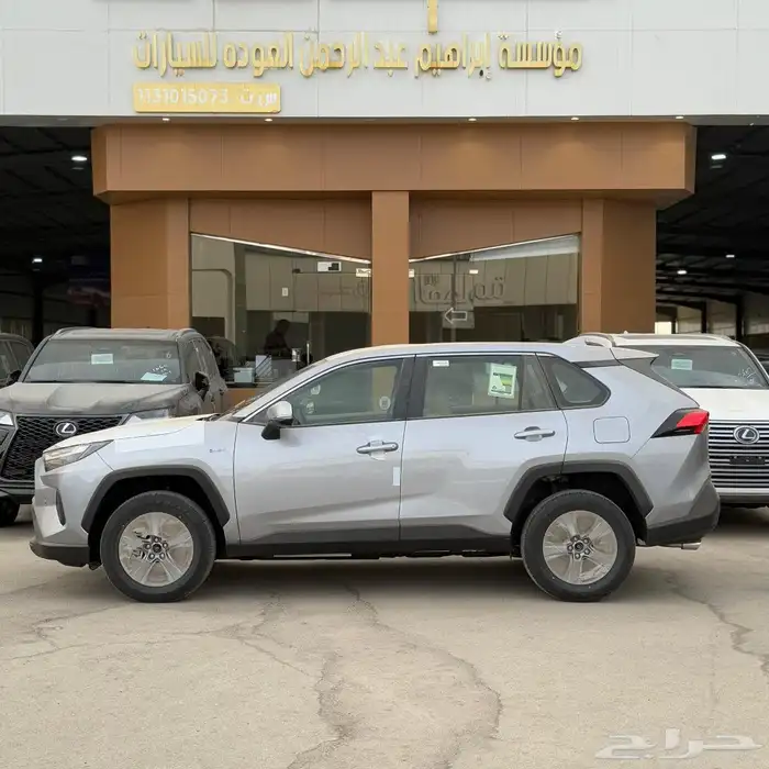 تويوتا راف 4 الموديل 2025 الفئة LE HEV نظام الدفع 4X4 3