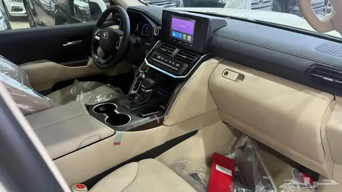 لاندكروزر جي اكس ار L4 بريمي 2025 13