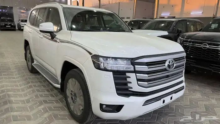 لاندكروزر جي اكس ار L4 بريمي 2025 3