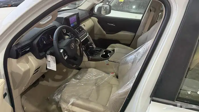 لاندكروزر جي اكس ار L4 بريمي 2025 11