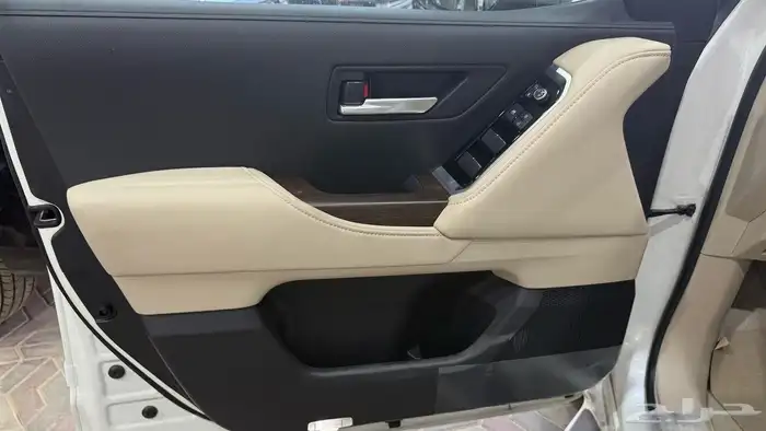 لاندكروزر جي اكس ار L4 بريمي 2025 8