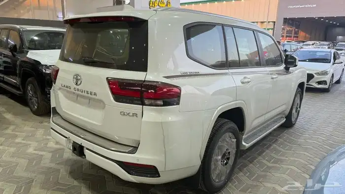 لاندكروزر جي اكس ار L4 بريمي 2025 4