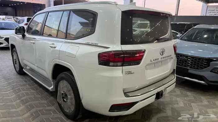 لاندكروزر جي اكس ار L4 بريمي 2025 5
