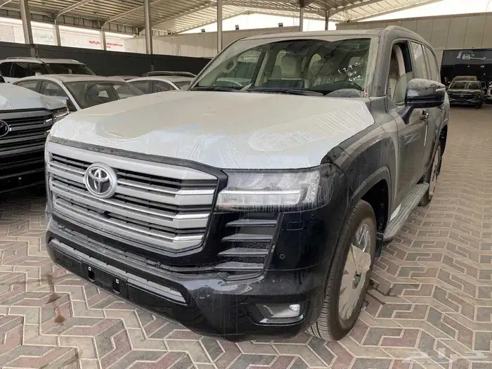 لاندكروزر جي اكس ار L4 بريمي 2025 16