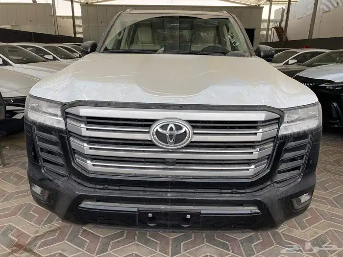 لاندكروزر جي اكس ار L4 بريمي 2025 14