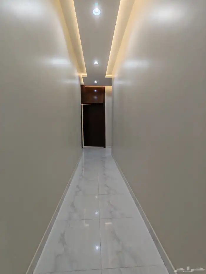 للبيع شقق علويه بسلم داخلي للسطح تشطيب vip مدينه ابها 13