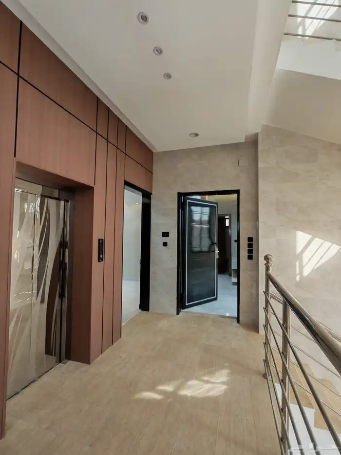 للبيع شقق علويه بسلم داخلي للسطح تشطيب vip مدينه ابها 0