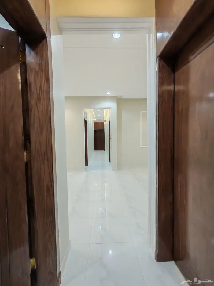للبيع شقق علويه بسلم داخلي للسطح تشطيب vip مدينه ابها 8