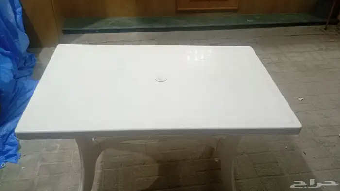 عندي كراسي بلاستيك 1