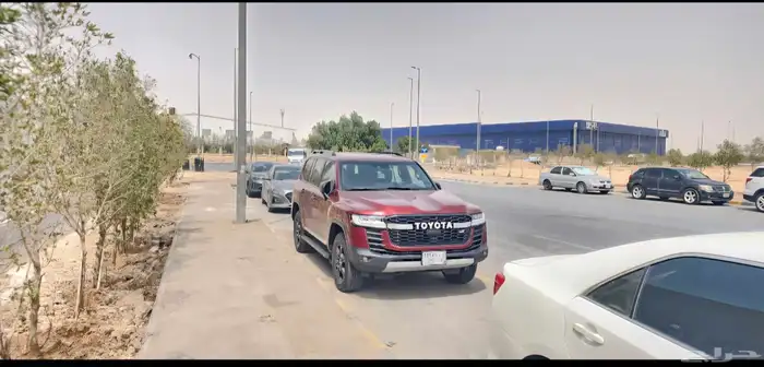2022 لاندكروزر جي ار . جي ار . وليس جكسار 8