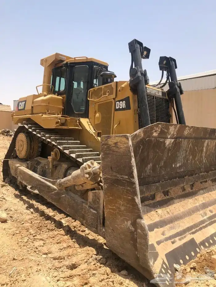 مطلوب 5 بلدوزات من نوع d10 1