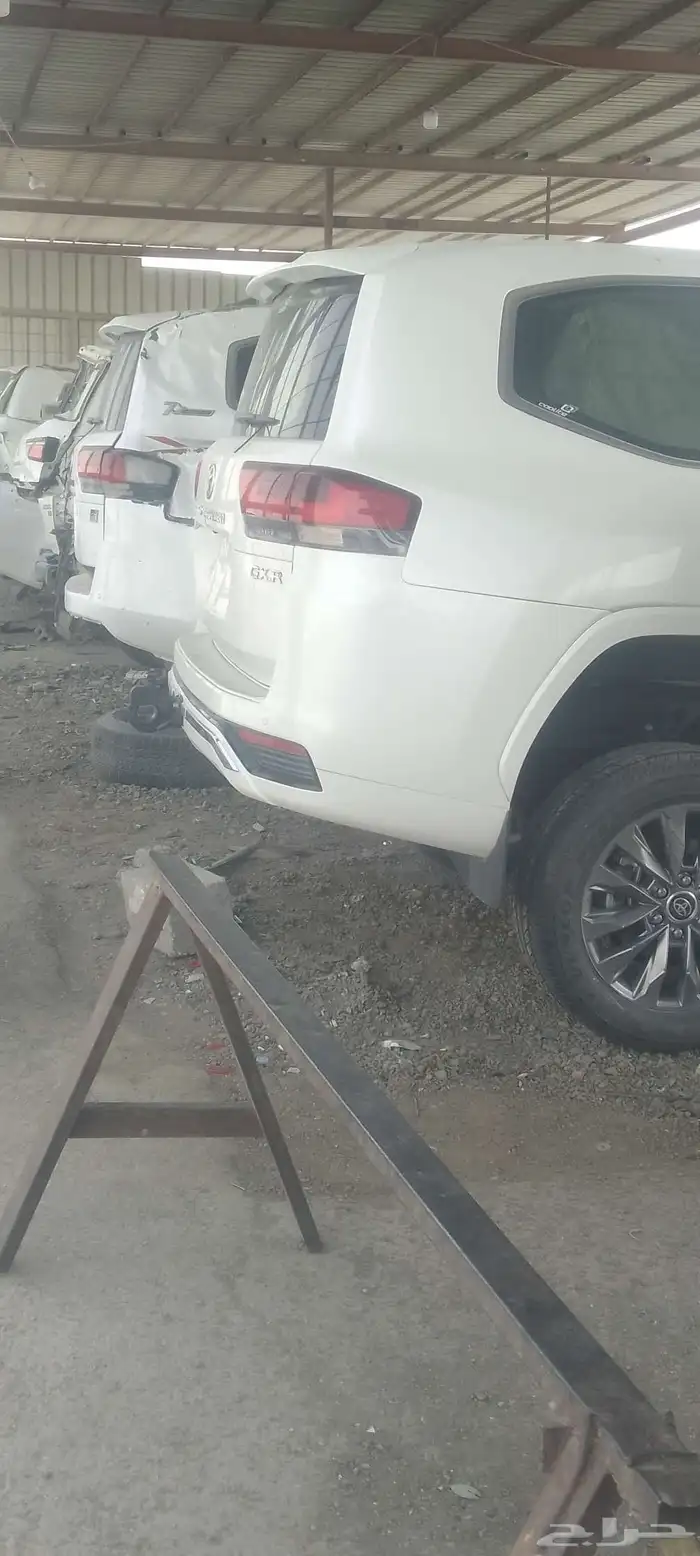 يوجد لدينا جميع انواع قطع غيار السيارات المستخدمه تشليح 8