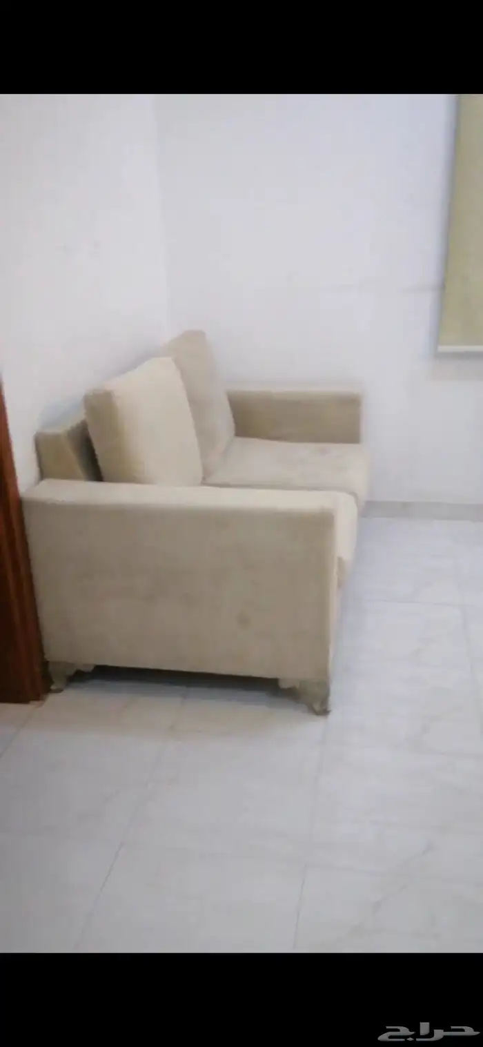 للبيع العاجل كنب و مجلس و غرفة 8