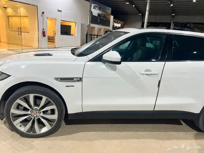 جاكوار Fpace 1