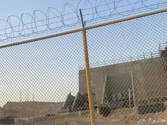 نحن نقوم بتوريد وتركيب جميع انواع الشبوك 5