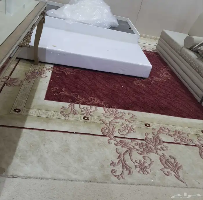 اثاث نظيف جدا للبيع سرير غرفة نوم ومساند ومفرشه شاشه 3