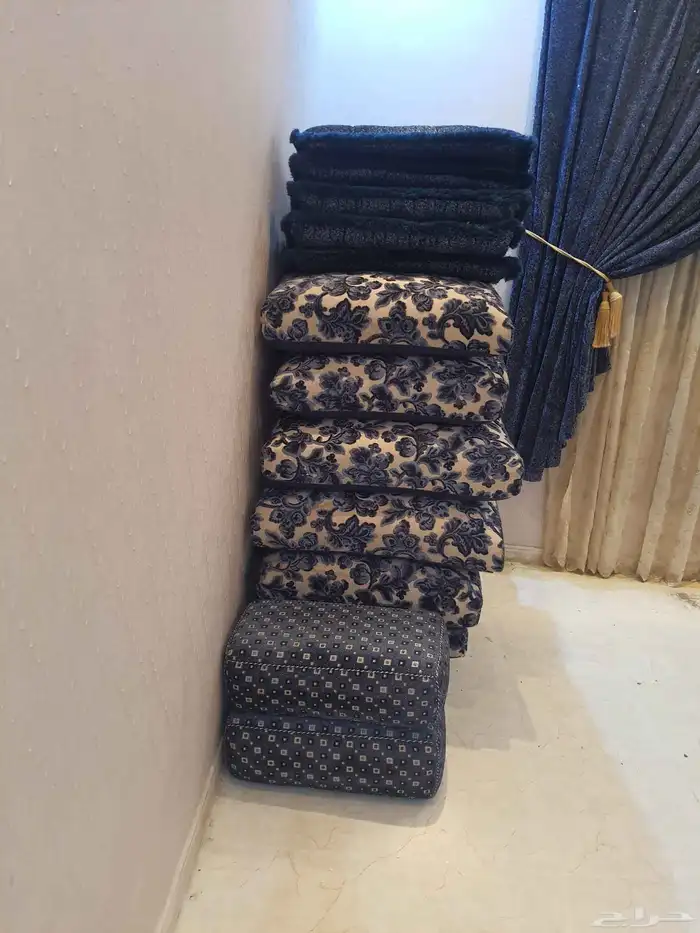 اثاث نظيف جدا للبيع سرير غرفة نوم ومساند ومفرشه شاشه 2