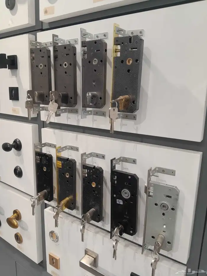 نجار فك ابواب وشراء وتصليح أبواب واثاث 6