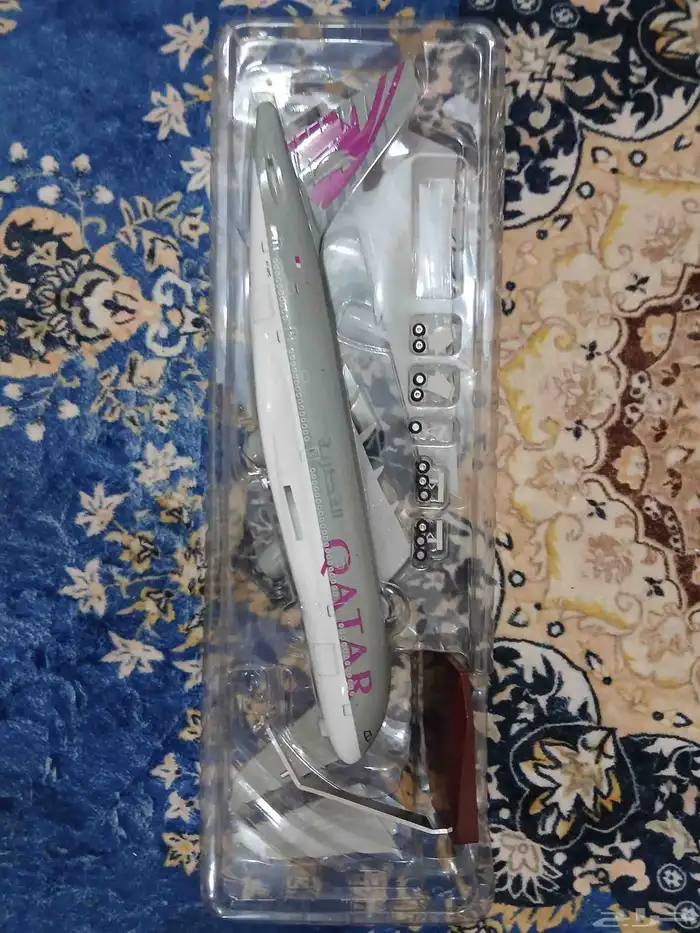 مجسم طائرة القطرية مقاس 47 سم مع قاعدة وعجلات 3