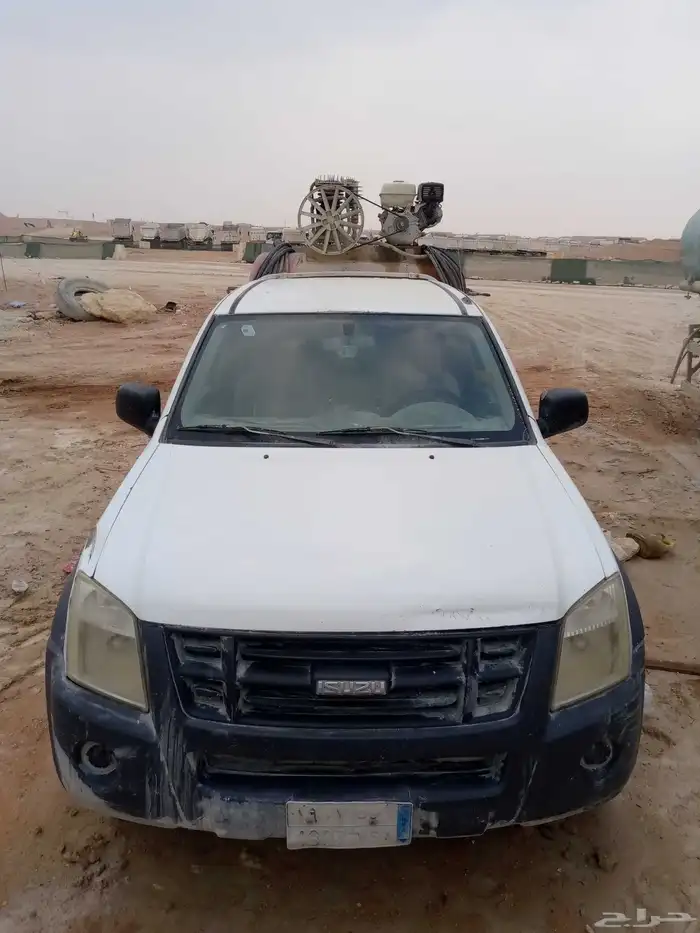 سيارة معا البنشر سفري بجميع عدته ايسوزو 2009 وقود بنزين 3