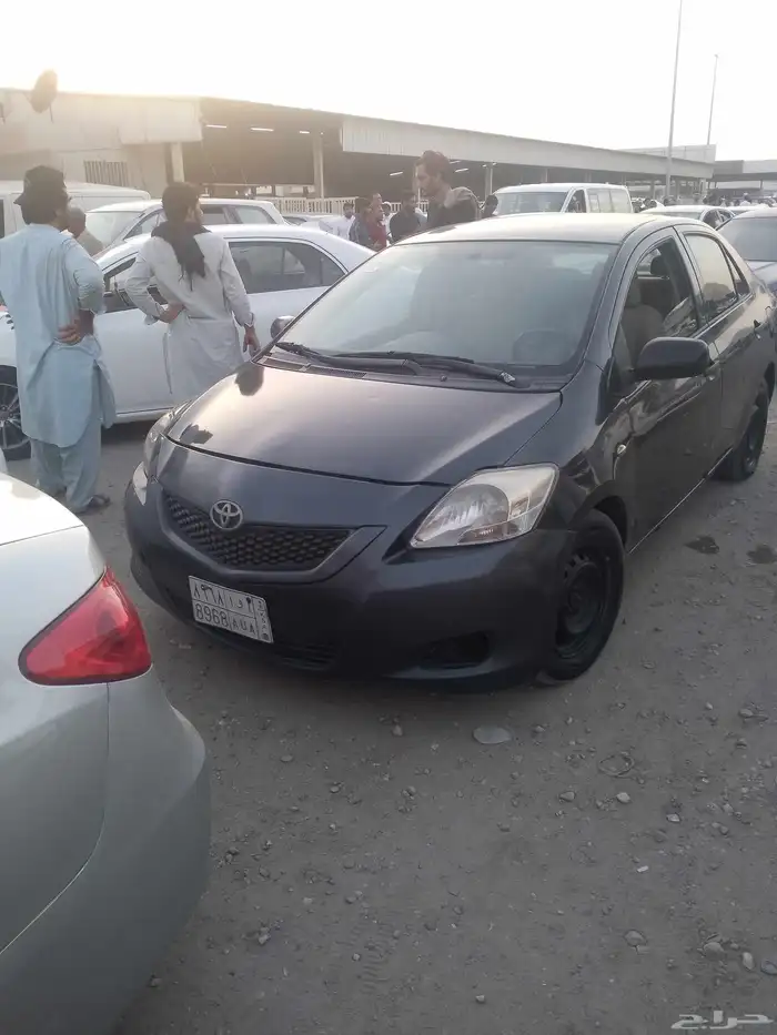 للبيع سياره يارس موديل 2007 جير عادي. مكينه جير عائ الشرط م 0