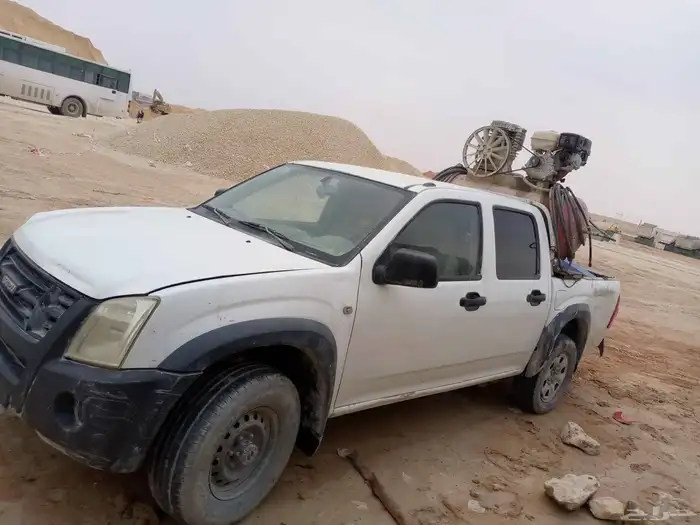 سيارة معا البنشر سفري بجميع عدته ايسوزو 2009 وقود بنزين 0