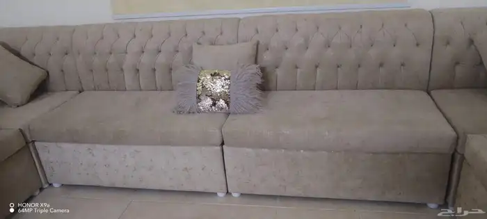 اثاث نضيف جدا كنب شبه جديد طاوله مع4خدمه طاوله شاشه ومكيف 0