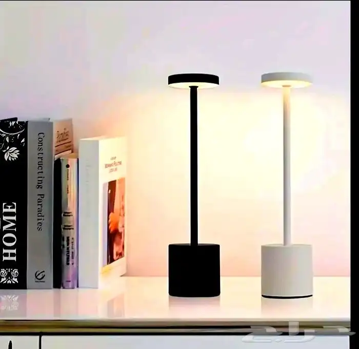 مصباح طاولة محيطي بتقنية LED. 0