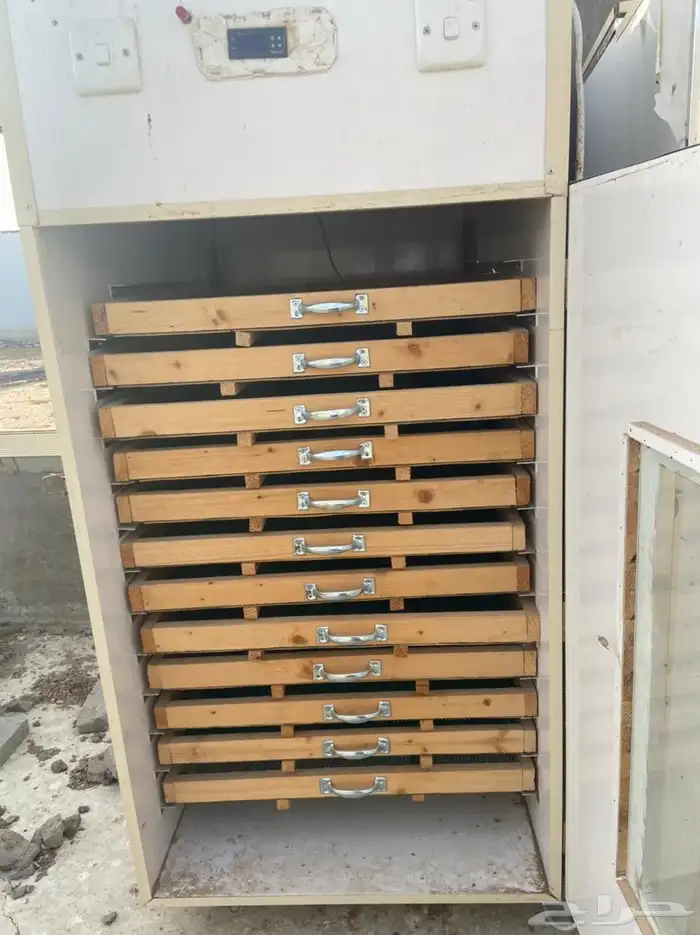 فقاستين يدوية حجم 3000 بيضة ب 2500 ريال الكل جملة ممتازة جدا 2