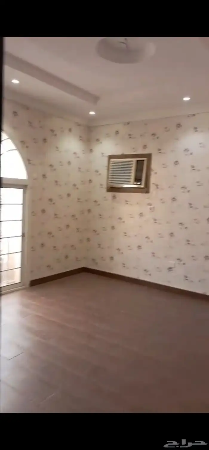 شقة اربع غرف و مطبخ و 3 حمامات 2400 شهري 0