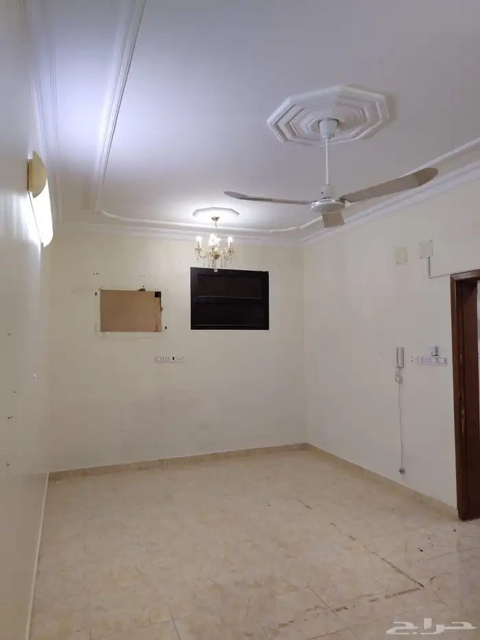 للإيجار شقة عوايل بحي الريان 10