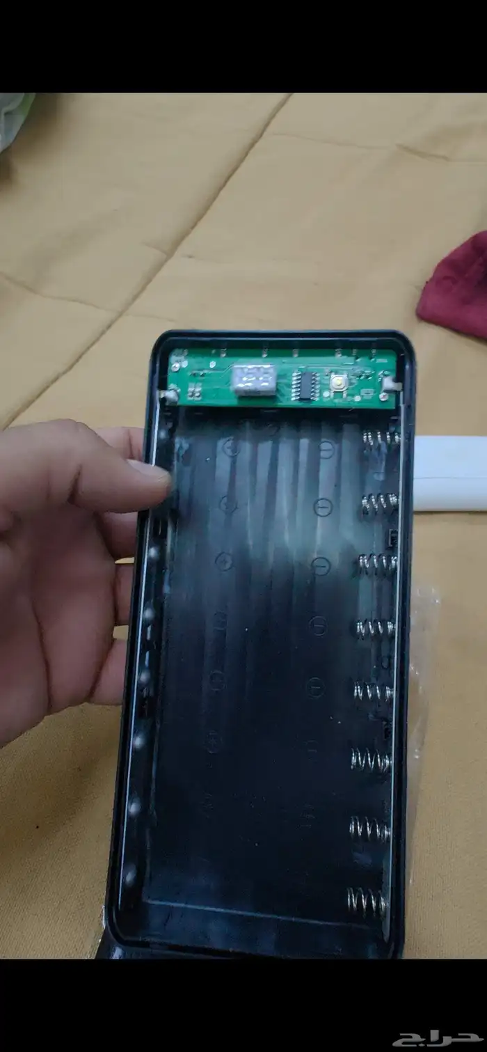 بور بنك غريب وعجيب تقدر تبدل البطاريات يعمل ساعات طويلة حسب 2