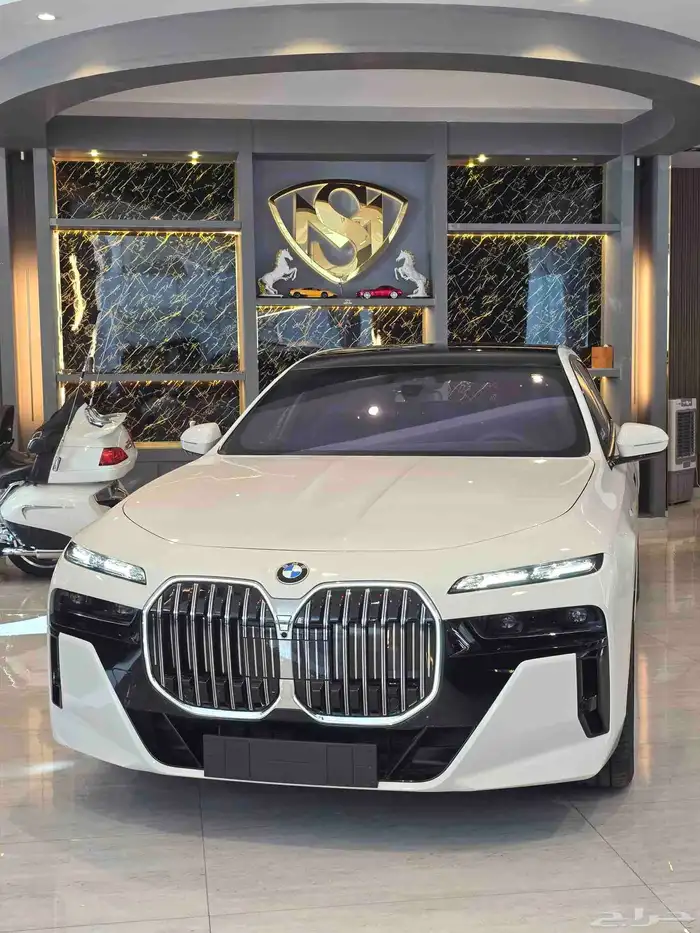 BMW 2025 735i بي إم دبليو الفئة السابعة 9