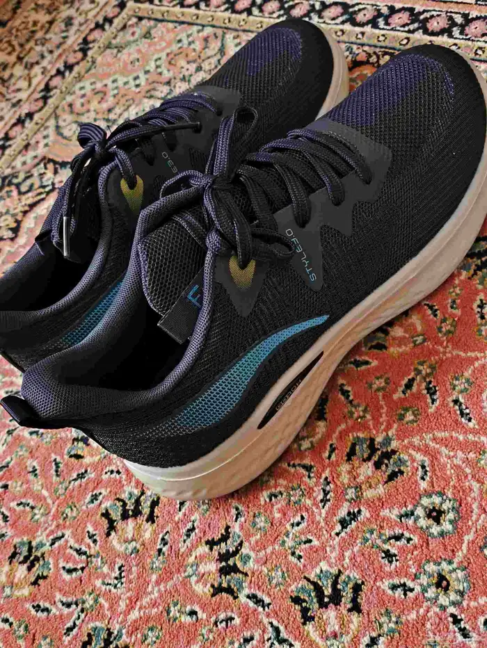 حذاء رياضي جديد للبيع 0