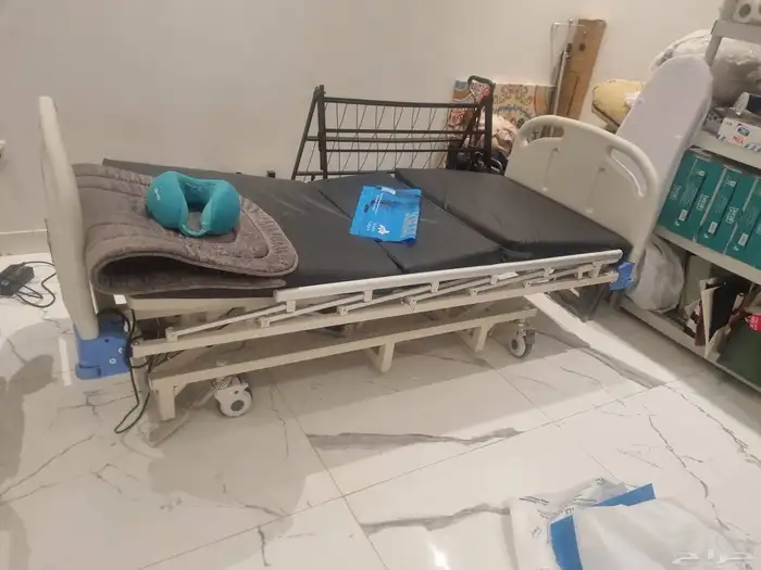 سرير طبي بمواصفات عالية 0