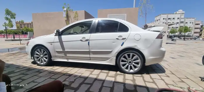 سيارة لانسر موديل 2010 8