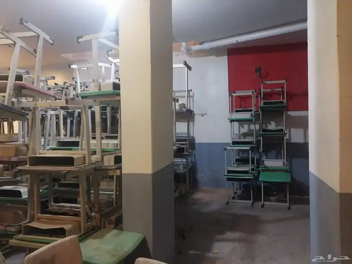 كراسي وماسات مدارس اللون اخضر الحاله مستعمله البيع للكميات 4