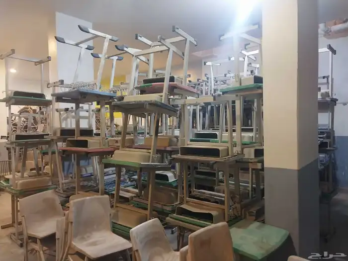 كراسي وماسات مدارس اللون اخضر الحاله مستعمله البيع للكميات 0