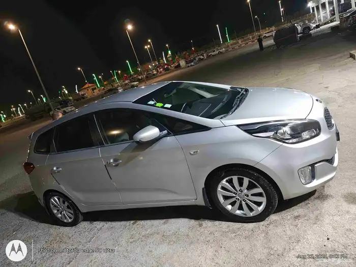 Kia Carens 8