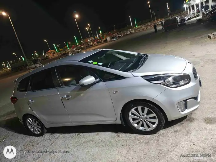 Kia Carens 5