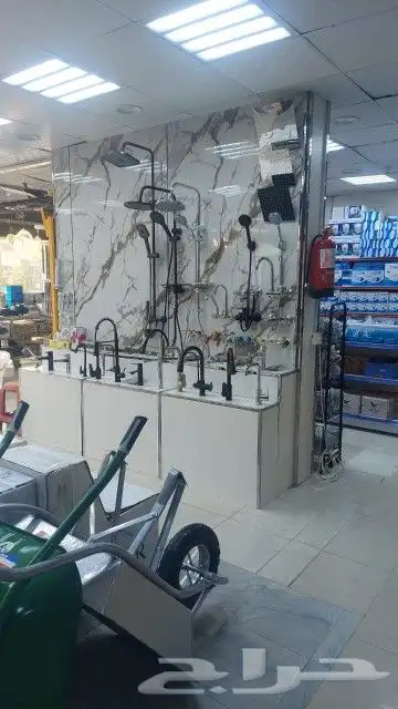 بيع مواد بناء وسباكة وكهرباء وديكورات يوجد فريق صيانه 3