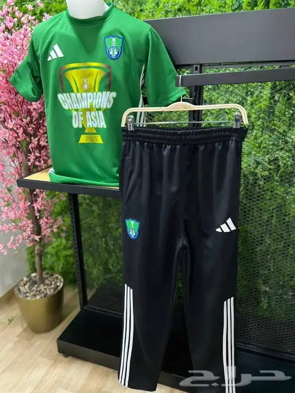 طقم نادي الاهلي وبكس الاهلي خامه ممتاز وطباعه اسم حسب طلب 0