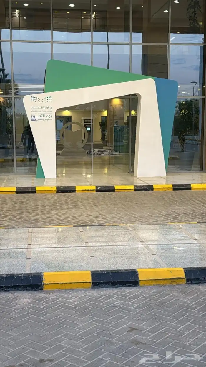 بإطلالة فاخرة ومعمارية للمعارض بوثات خشَب عرض مخصصة لك 1