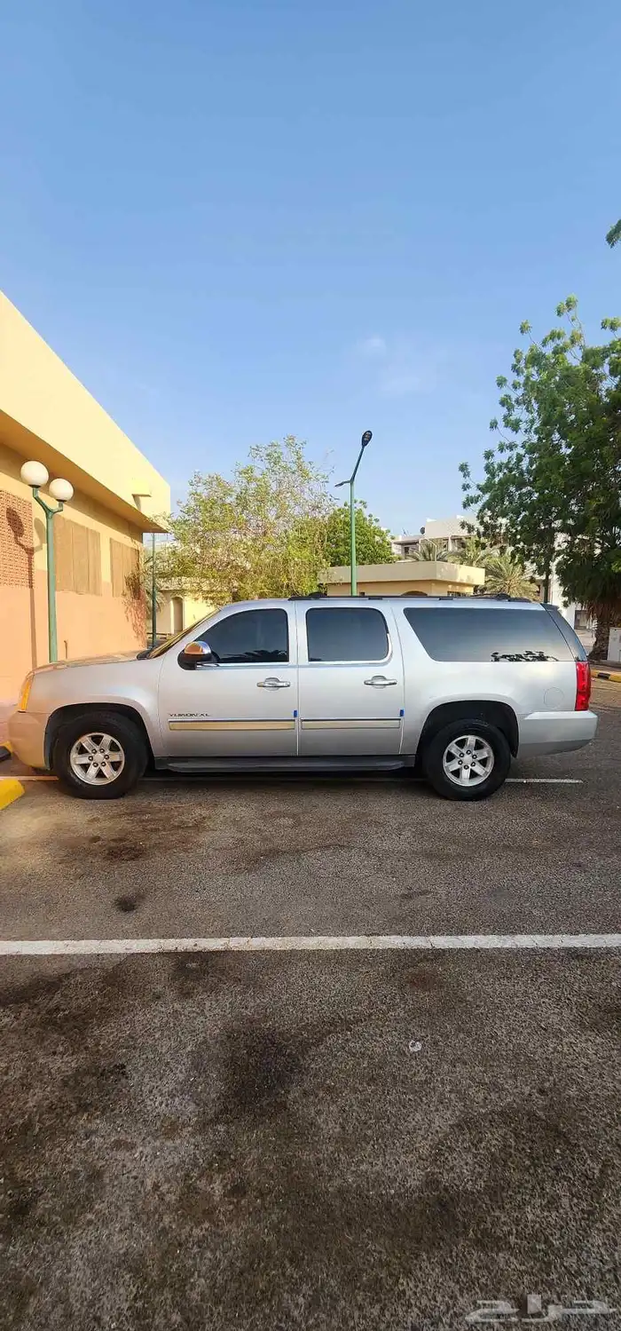 GMC يوكون طويل 2011 3