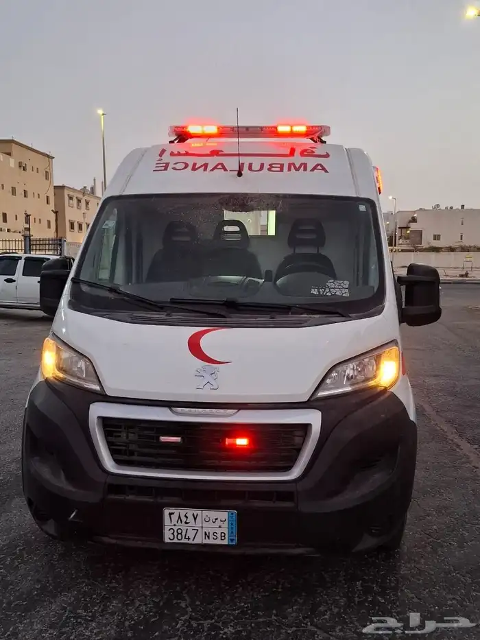 تجهيز سيارات اسعاف و رفع السقف 8