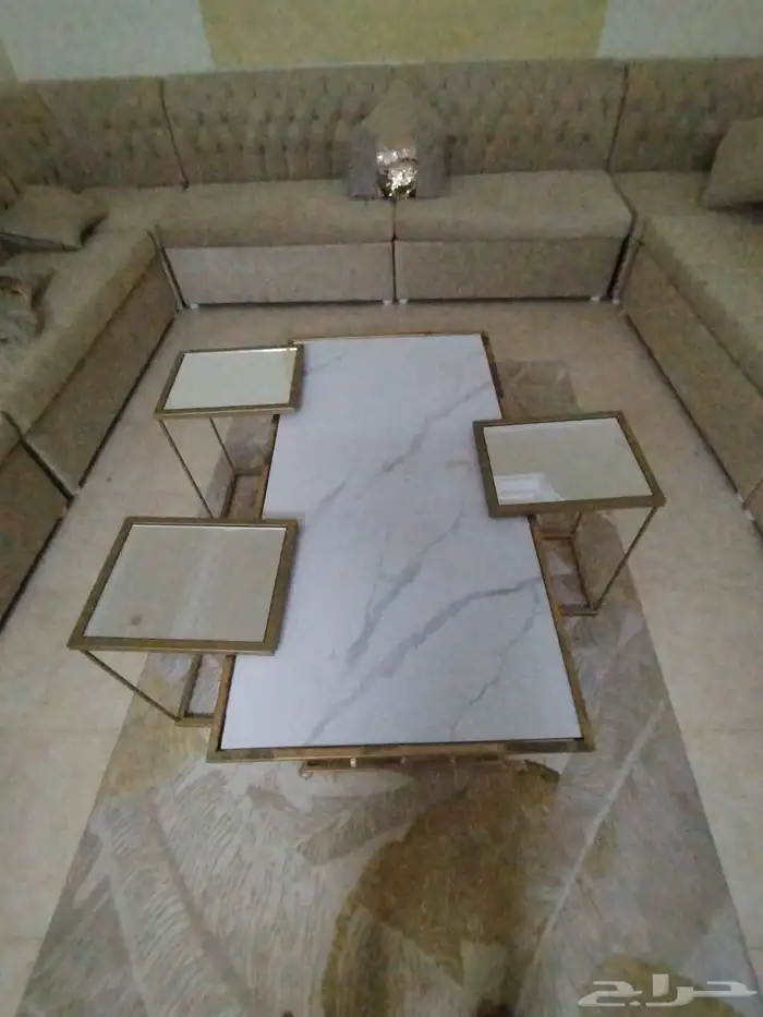 اثاث نضيف جدا كنب شبه جديد طاوله مع4خدمه طاوله شاشه ومكيف 3