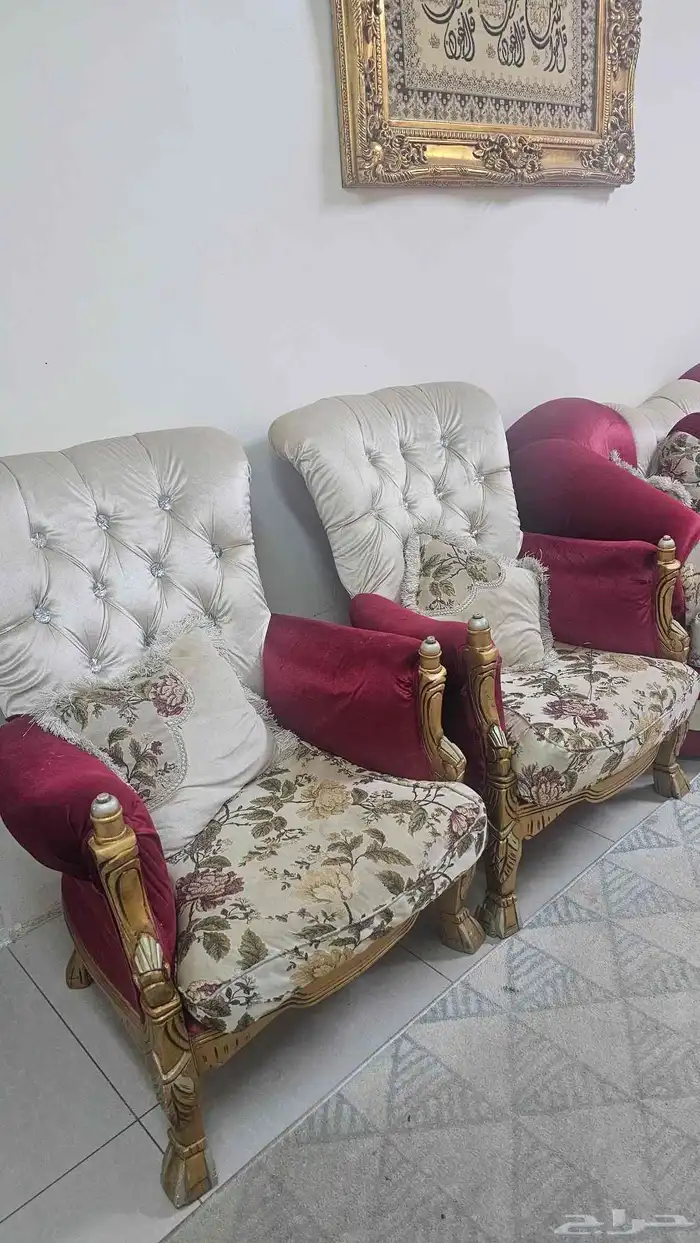 مجلس كبير مع سجادة و ستارة و طاولة 5