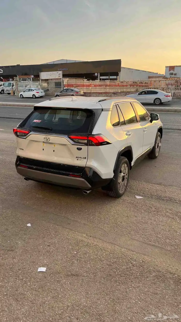 راف فور XLE 2025 المزايا التقنية المحرك  2.0 لتر 2
